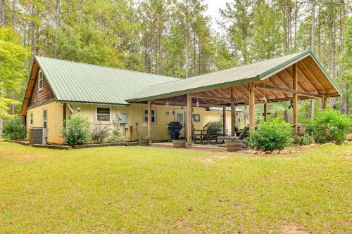 Forested Family Hideaway Near Lake Sinclair!