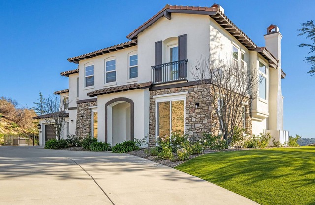Forever View Villa - 4660 sf Hilltop Hideaway, Views to the Ocean, Gated Privacy