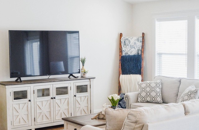 Forget the hotel - Stay at this cozy Idahome!