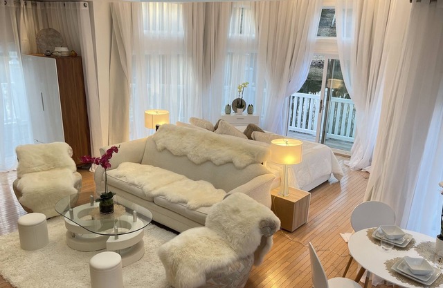 Former 50 cents/ MIKE TYSON`S LAKE HOUSE STUDIO @ MANSION WITH POOL, TENNIS COURT, GYM!