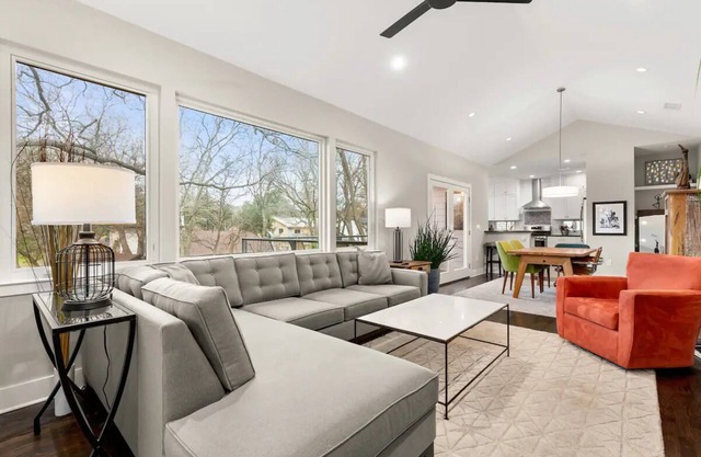 Former Home of SXSW Director-Sleeps 5, Deck, NEW