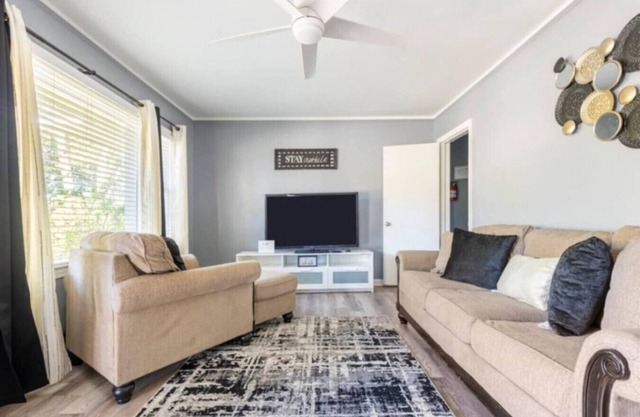 center city family retreat! Sleeps 12