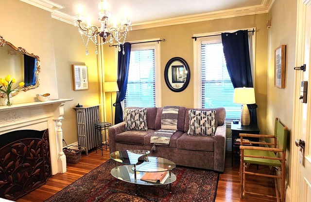 "Fort Hill Inn, Boston" Cozy Studio Suite, Eat in Kitchen, 5 minutes to Center