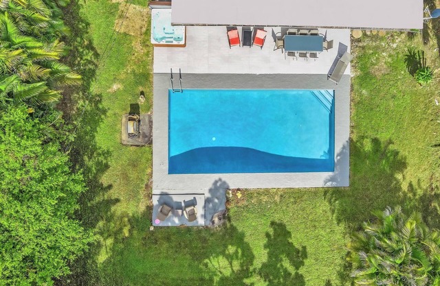 FORT LAUDERDALE OASIS Spacious 5-bedroom 3 bathrooms house with pool / hottub