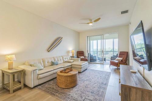 Fort Myers Condo with Resort Pools - Near Golf!