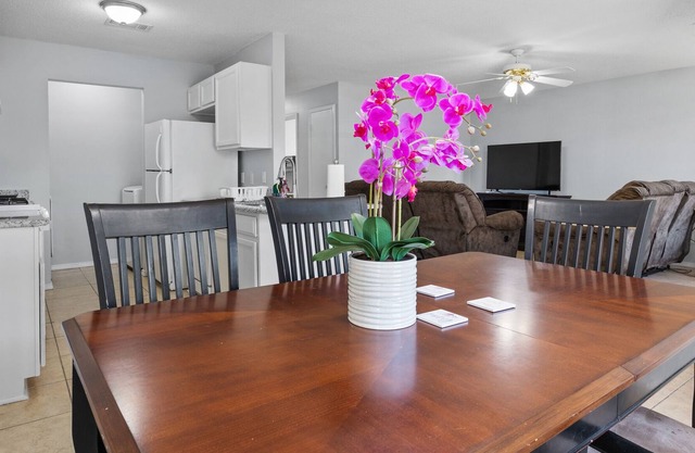 Fort Smith Cozy House 3 Beds 2 Baths for your family or group.