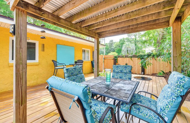 Fort Walton Beach Home ~ 2 Mi to Okaloosa Island!