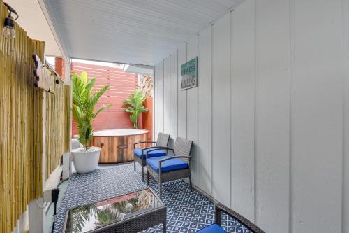 Fort Walton Beach Cottage with Hot Tub and Patio!