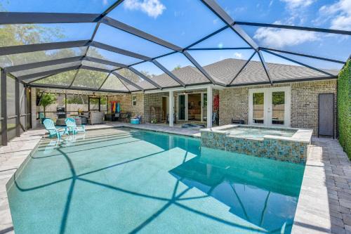 Fort Walton Beach House Lanai with Saltwater Pool!