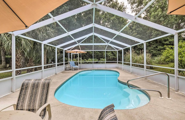 NEW! Fort White Getaway w/ Pool + Mountain Bikes!