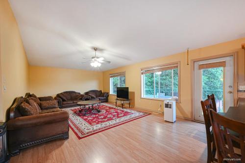Fort Wine Burrow, Entire Private Estate Home