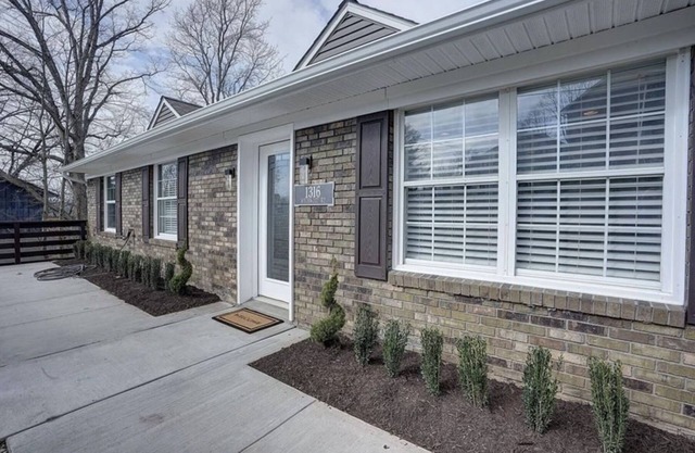 Fort Wychwood is newly renovated with great views and city access!