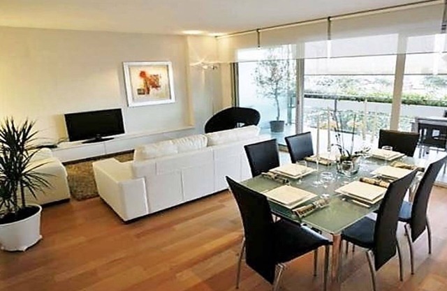 FORUM DELUXE, 5 MIN WALK TO CCIB CENTER AND SEA!