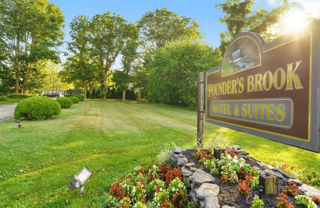 Founder's Brook Motel and Suites