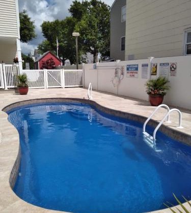Fountain Motel Townhouse with Shared Pool