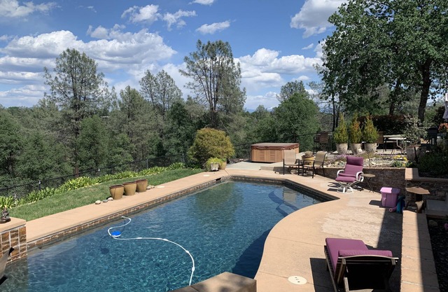 Four-Bedroom Country Paradise, with Pool, Hot Tub, & Great Views, Close to Town.
