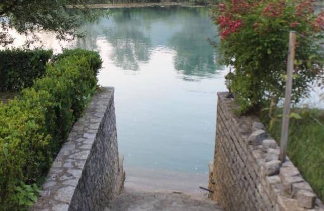 Four bedroom house with river view