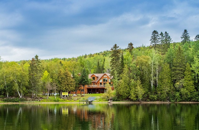 Four-Bedroom LakeFront Unit on Long Lake!