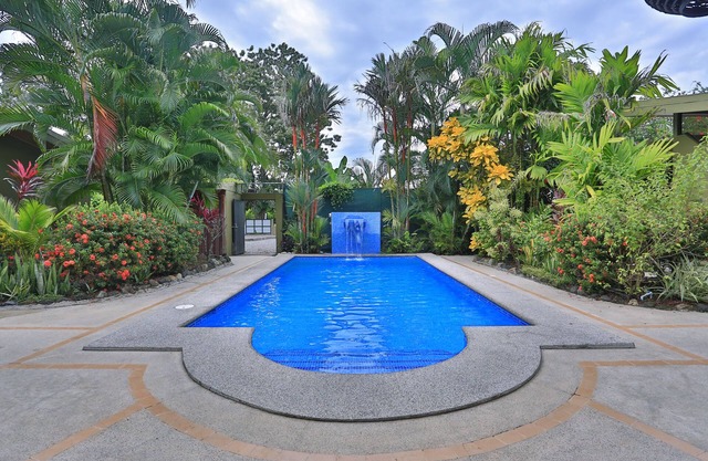 Vier Villen im Boutique-Stil inmitten eines Regenwaldes in Playa Hermosa, Jaco