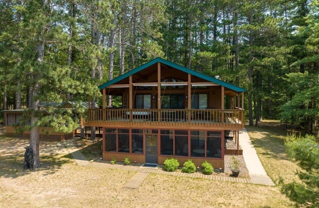 Four Bs Lodge in Barnes Sandy Frontage on Middle Eau Claire Lake