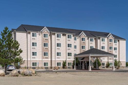 Four Corners Inn & Suites