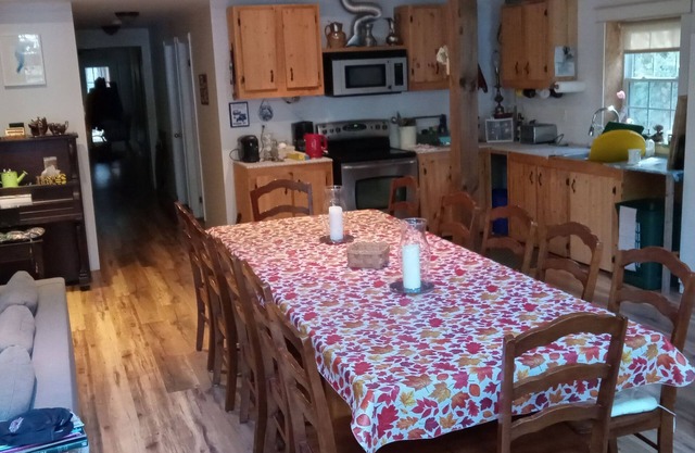 Four Mile Lake 5 Bedroom cottage,100 feet of private shoreline, 4 decks, TV room