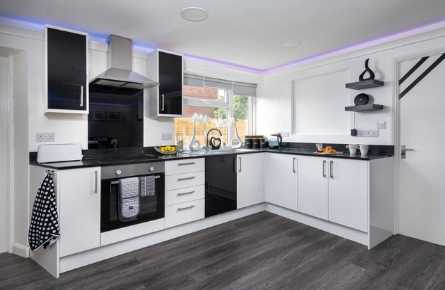Four Oaks House | 6-16 | Hot Tub | Big Games Room