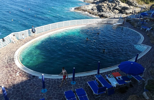 Vierzimmerwohnung im Viertel Capo D'Arco mit direktem Zugang zum Meer