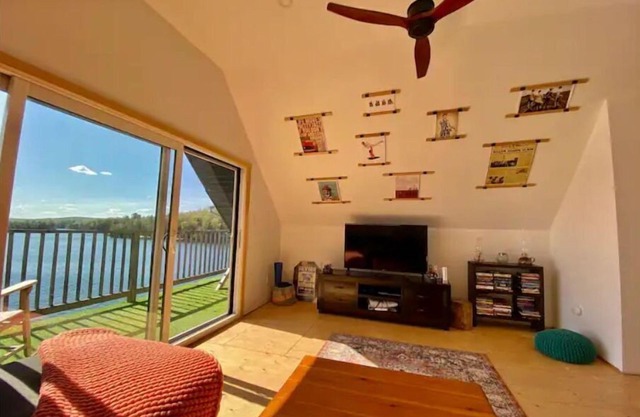 Four Season Cottage with Wood Burning Sauna