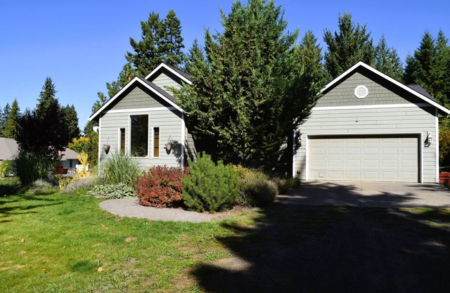 Four Season Home Base - Close to Mt. Hood, Hood River, Orchards, Wineries