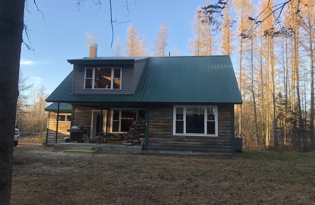 Four Season Log Cabin on Moose River