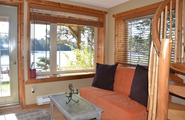 Four Season Muskoka Log House at the Lake - Sauna with a Tea Room