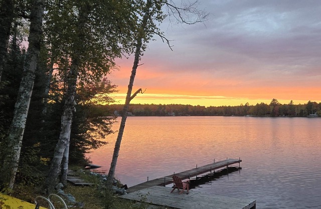 Four Seasons Lake House Between Marquette and Houghton: Paradise on Petticoat!