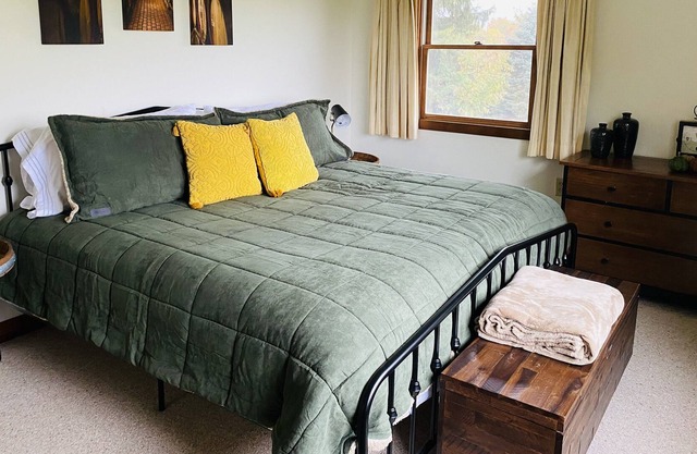 Four Seasons Suite (Hocking Hills)