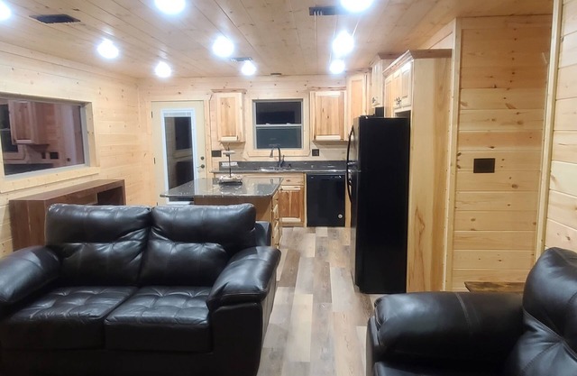 Four The Good Times (Cabin by De Queen Lake)