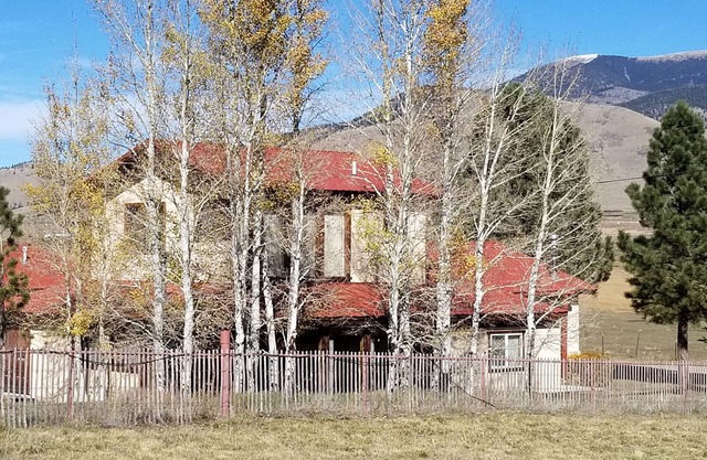 Vier Zehen Mountain Lodge in der Sangre de Cristo Mtns / Ski / Wanderung / Fisch / Jagd eingebettet
