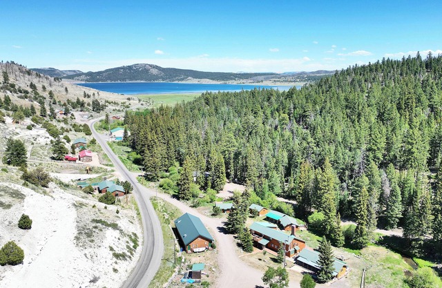 Fox Creek Cottage located in Panguitch Lake