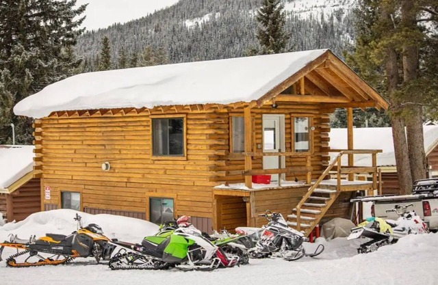 Fox Den Cabin Yellowstone Getaway in Cooke City
