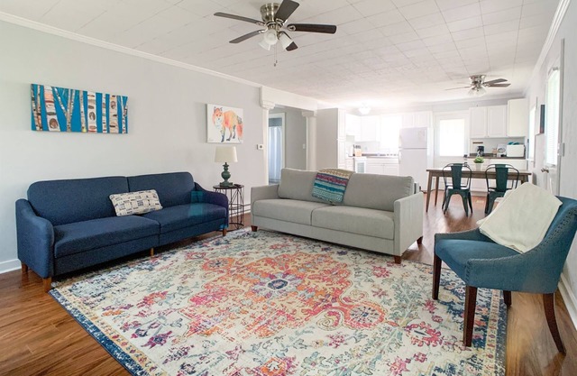 Fox Haus near Purina, WashMo, I-44, Dog Friendly