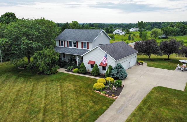 Fox Haven Sleeps 10 Near Mid-Ohio Raceway, OSR and Snow Trails Ski Resort.