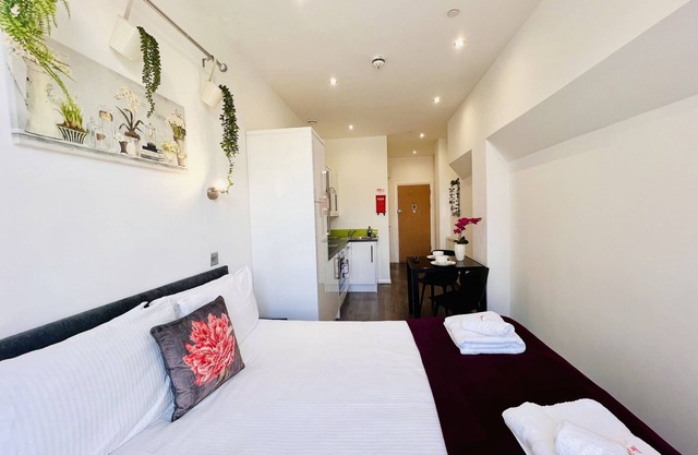 Fox House, Studio Apartments