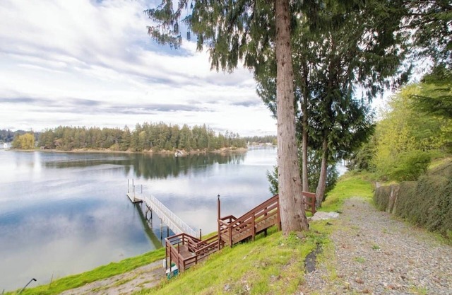 Fox Island Waterfront Home w/ Dock