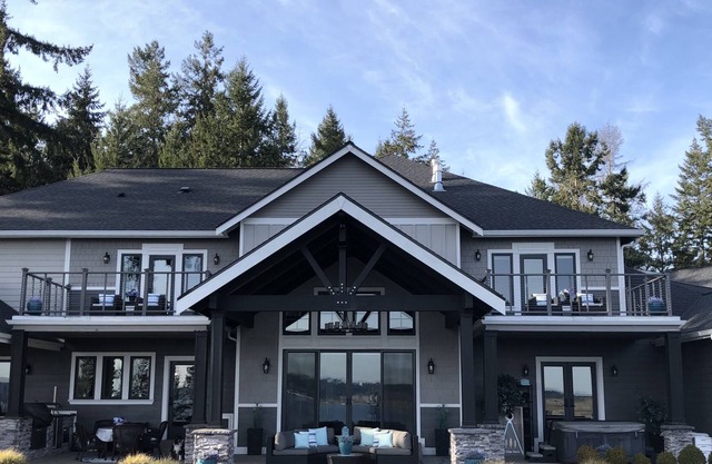 FOX LODGE - RELAX. REFRESH. RESTORE. (1 bdrm., pool, hot tub, & view!)