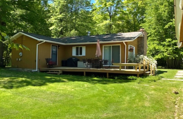 Country Corner Home off Round Point. Mullett Lake Access less than 1 Mile Away