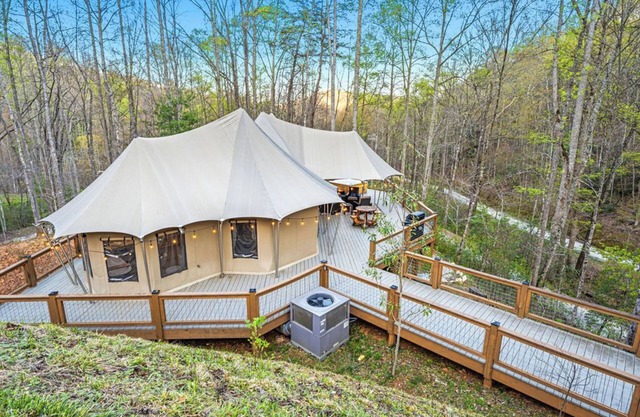 Foxfire, Luxury 2BD 2BA Authentic Safari Tent, Upscale GLAMPING among the Trees