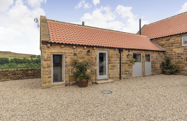 FOXGLOVE, pet friendly, with hot tub in Goathland