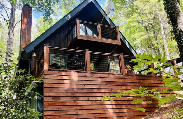 Foxlair! Ihre gemütliche Hütte im Sky Valley Resort und in der Gemeinschaft,