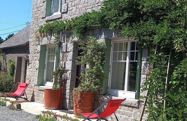 Familienheim im Land mit Pool, schöne private Gärten. Schlafmöglichkeiten für 8