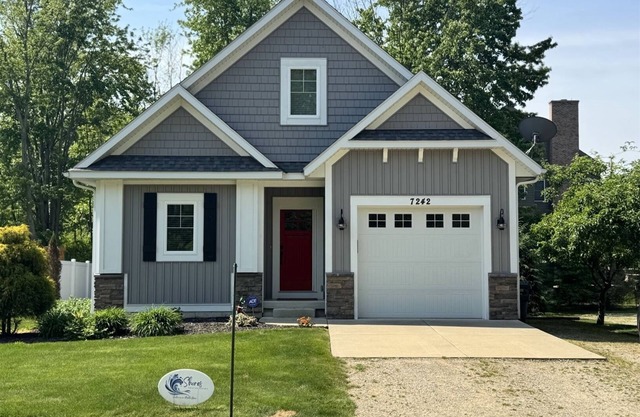 Frankie's Place | Beach Access via Tram, Screened Porch, Private Hot Tub