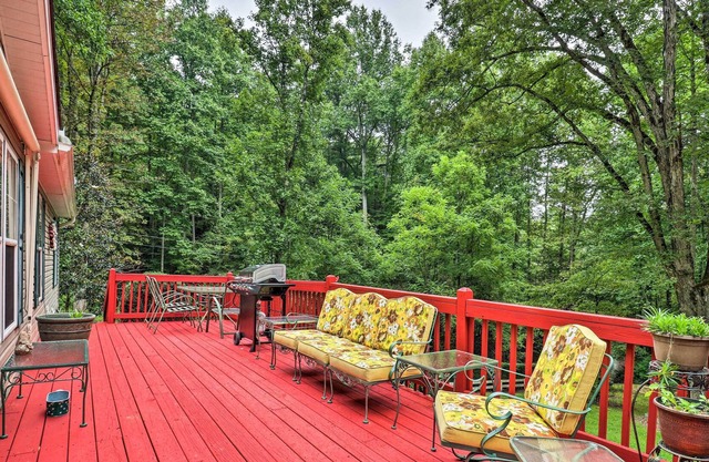 Franklin Home w/ Deck, & Fire Pit: 8 Mi to Dtwn!